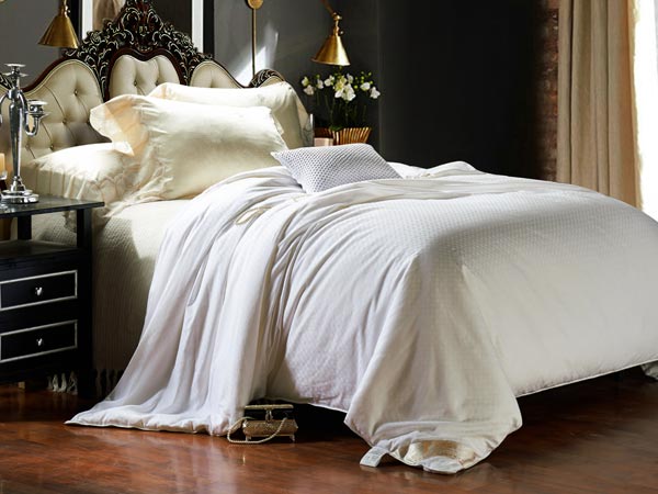 蠶絲為什么冬暖夏涼？